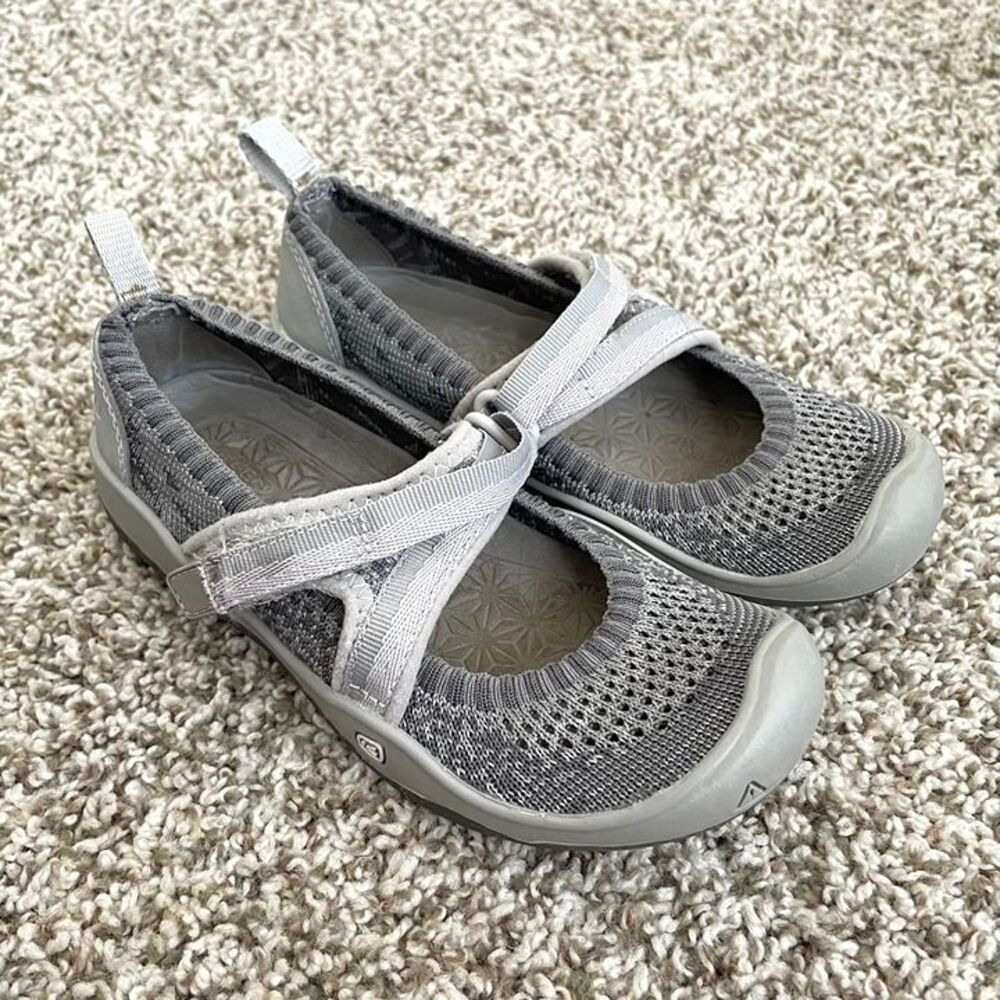 Size 12 / Girls KEEN Sandals